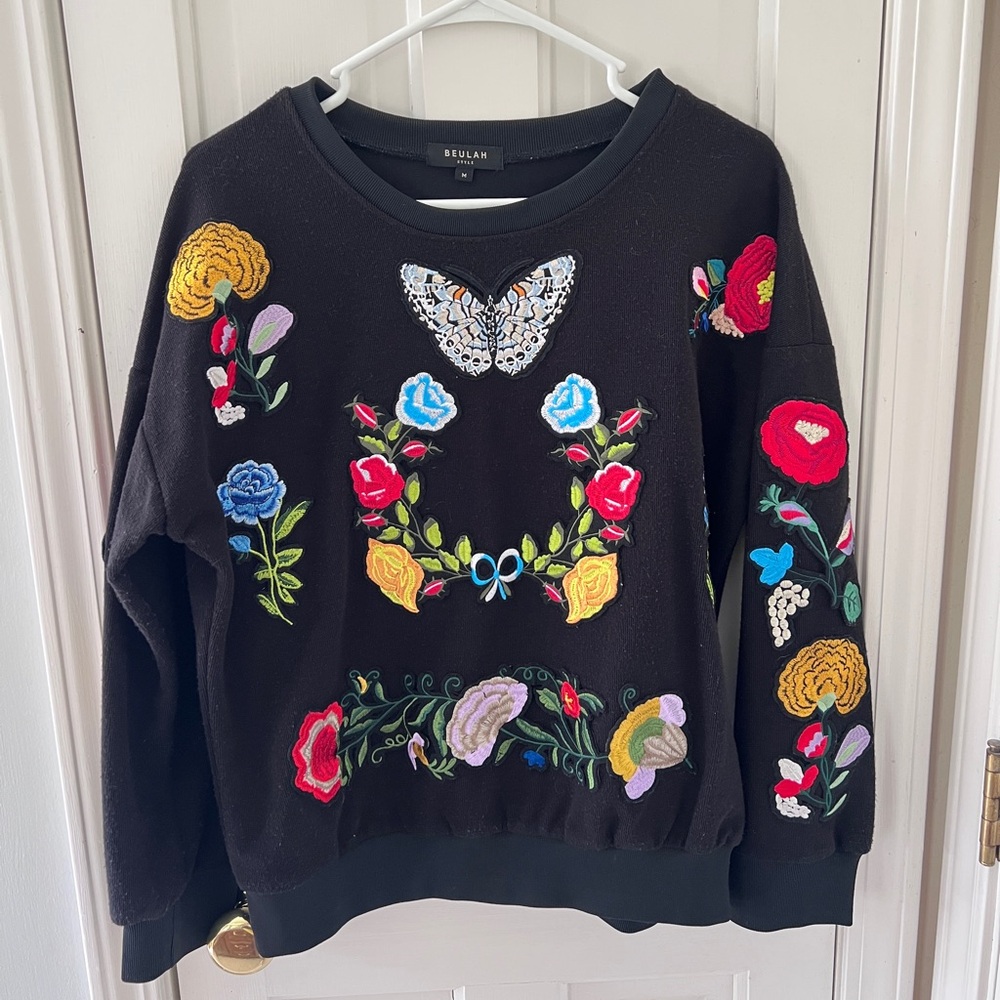 Floral Embroidered Black Sweatshirt